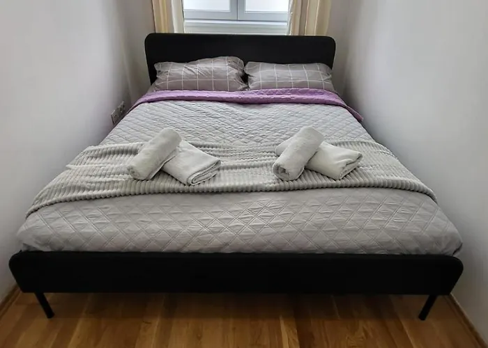 Deluxe 1 *